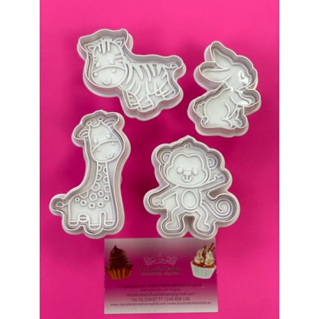 SET 4 CORTADORES CON EXPULSOR ANIMALES SELVA MODELO 2