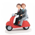 FIGURA PAREJA NOVIOS GAY EN MOTO ROJA