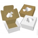 CAJA KRAFT/BLANCA CUADRADA CON VENTANAS CORAZON 10 CM X 10 CM X 3.5 CM