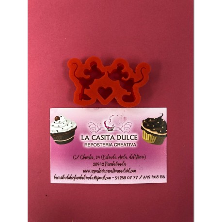 CORTADOR MINNIE Y MICKEY BESO